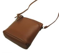 Černá dámská crossbody kabelka se zlatými doplňky