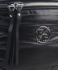 Moderní dámská crossbody kabelka / ledvinka metalická kapučínová