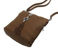 Malá crossbody dámská kabelka s přívěskem 1994-BB přírodní hnědá